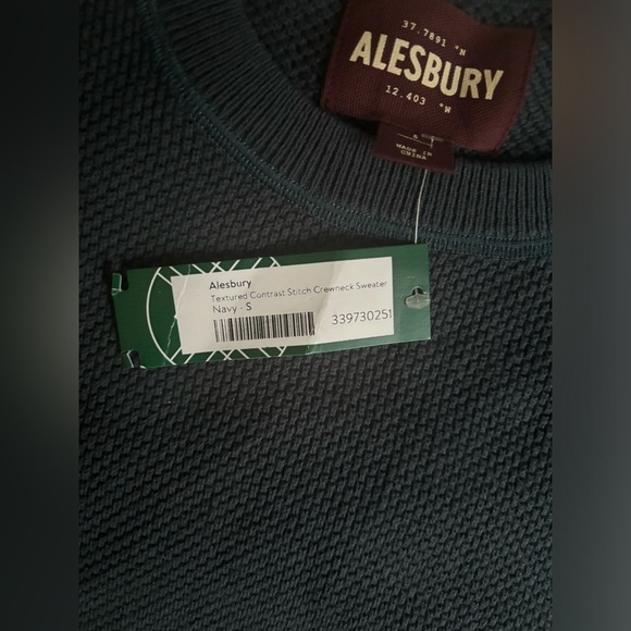 Alesbury Men’s textured contract stitch crewneck Sweater - Picture 6 of 6